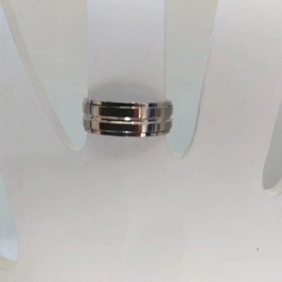 NIB Unisex Size 7.25 Grooved Stainless Steel Ring - Picture 1 of 8